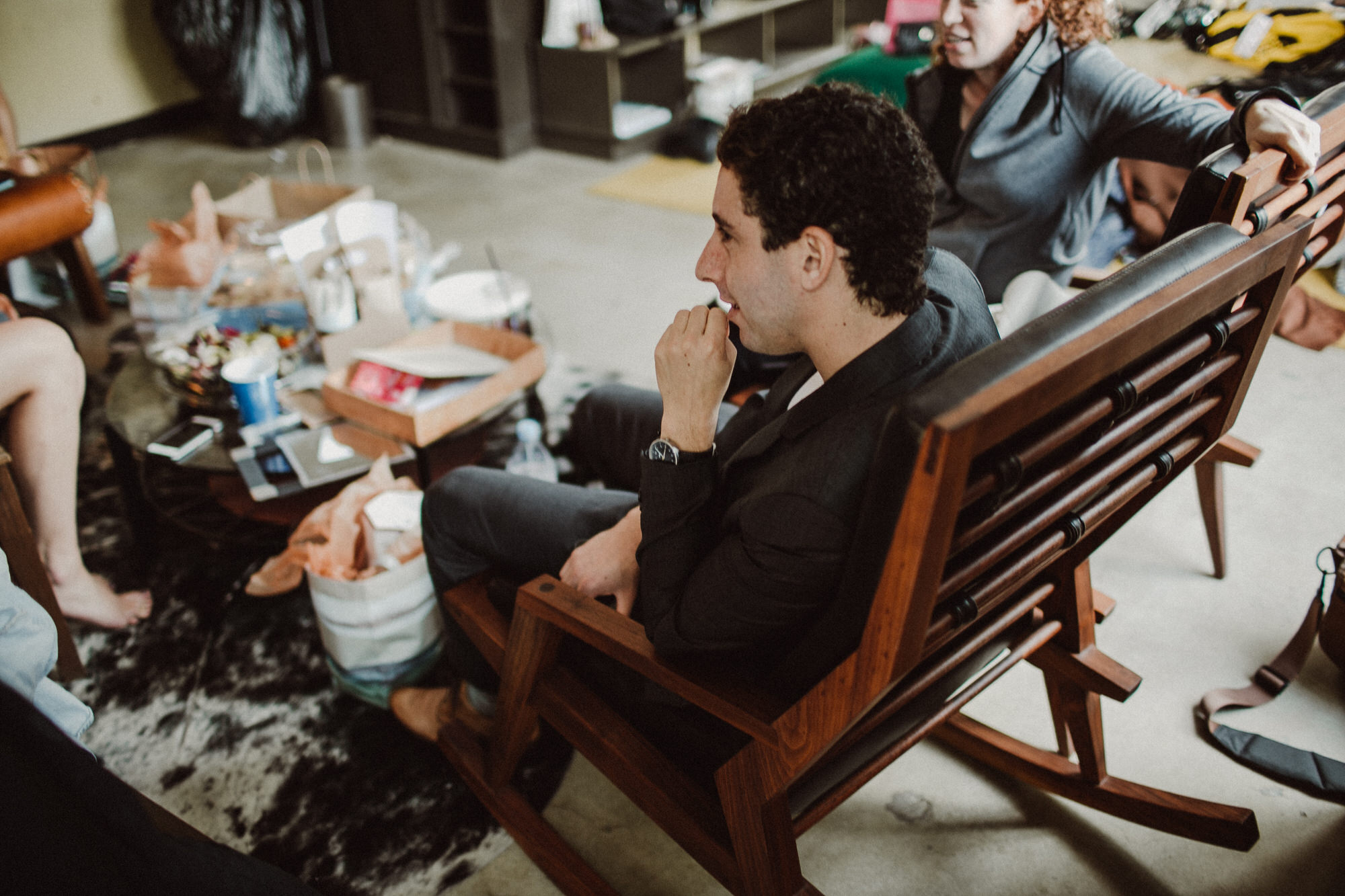 candid getting ready portraits